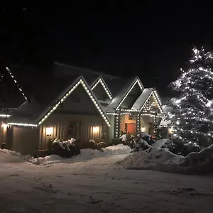 Chalet Alpine Retreat By Outpost, Whistler